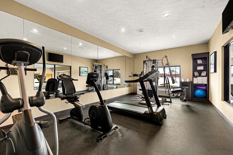 SEH_IndianapolisAirport_IN5752_Fitness_Center - 23091BDC-E795-475A-A741EE361C1A85E8