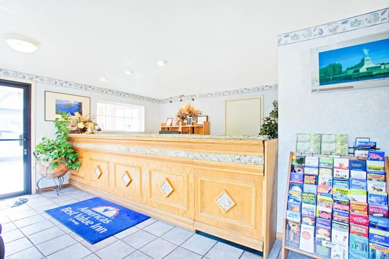 ABVI_EugeneOR_Lobby_Front Desk - 230D2BDA-FD0F-4E98-B91D30249A15678F