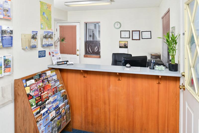 ABVI_ClearlakeWineCountryCA_Lobby_Front Desk - 244047B3-1C57-42F7-B1C4938738E38183