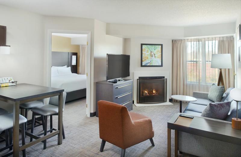 SES_RaleighDurhamAirportMorrisville_GuestRoom_11 - 244D8AF2-6EFB-4983-98A2AF5858D08C17