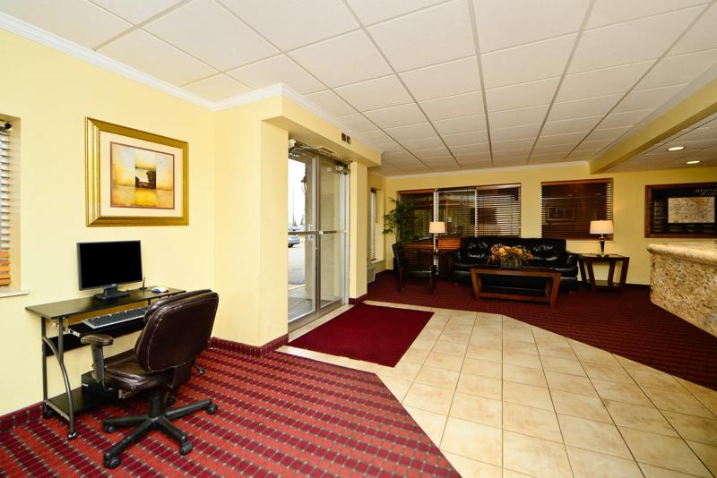 ABVI_StCloudMN_Amenities_Business Center - 244E8313-8146-4CD1-B3F1805E7DB29FA7