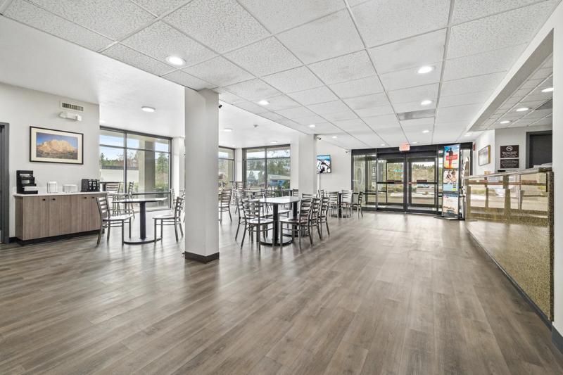 RLIS_Deschutes_River_Bend_Breakfast Area - 245CDF15-F770-45E7-93190487E9FF267F