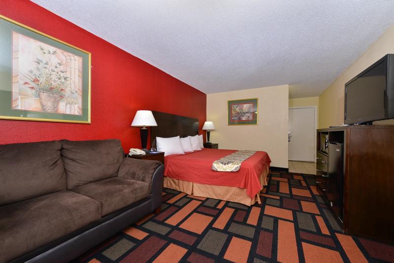 ABVI_CantonNC_GuestRooms_King_Room - 2472024E-2750-4FF6-91EE47D5E302A022