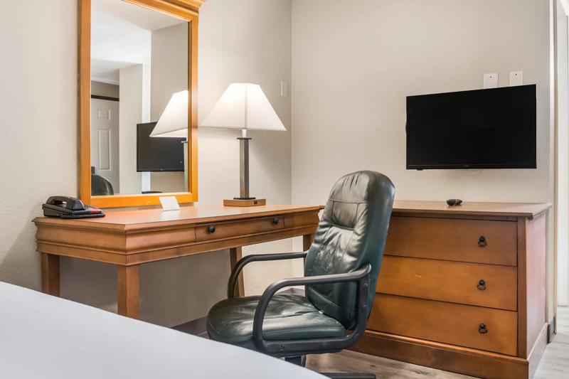 ABVI_LebanonMO_GuestRooms_Two Queens_Room Amenities - 25B4A6DD-987A-4C89-A2F61BC0201C4764