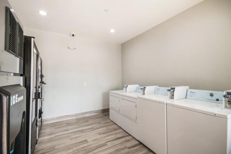 ABVIS_NEHouston-I-610_TX2284_Laundry - 25C41697-7056-484D-A735B95710690B7A