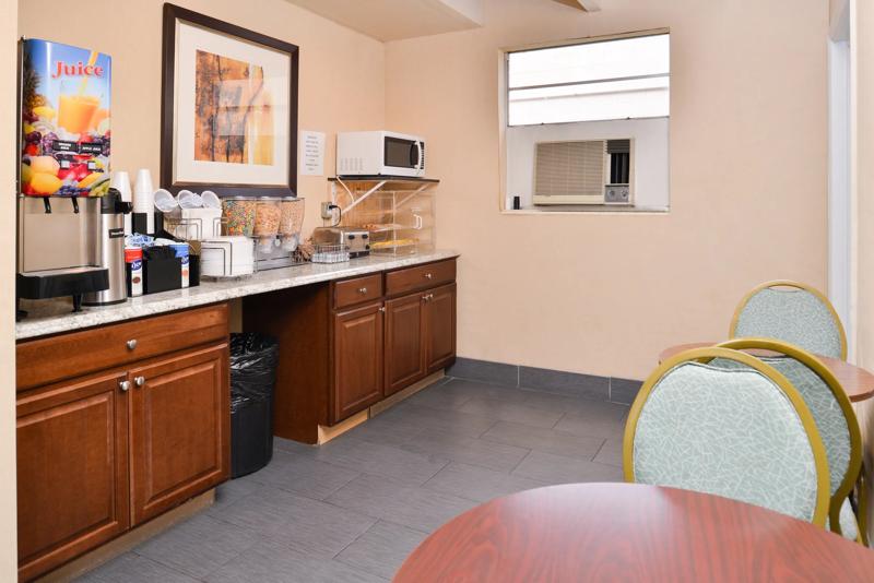 ABVI_AugustaHistoricDowntownGA_Dining_Breakfast Area_Seating - 25ED4EE9-32B4-4317-889D420FB262E5EC