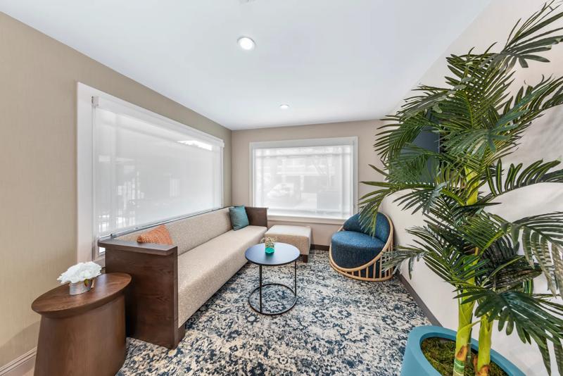 SES_Chatsworth_lobby-3 - 264B6D68-34C4-4937-B72DBFAF9EDE194A