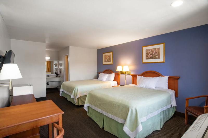 SIG_AnaheimMaingate_GuestRoom_TwoQueen