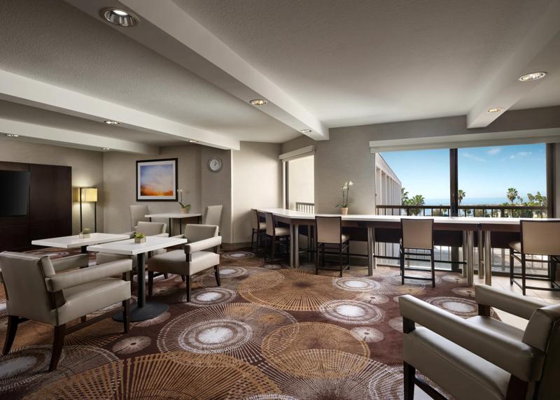SHR_RedondoBeach_Amenity_ClubLounge - 26CBCA75-549D-40D9-86687E14B0BD2763