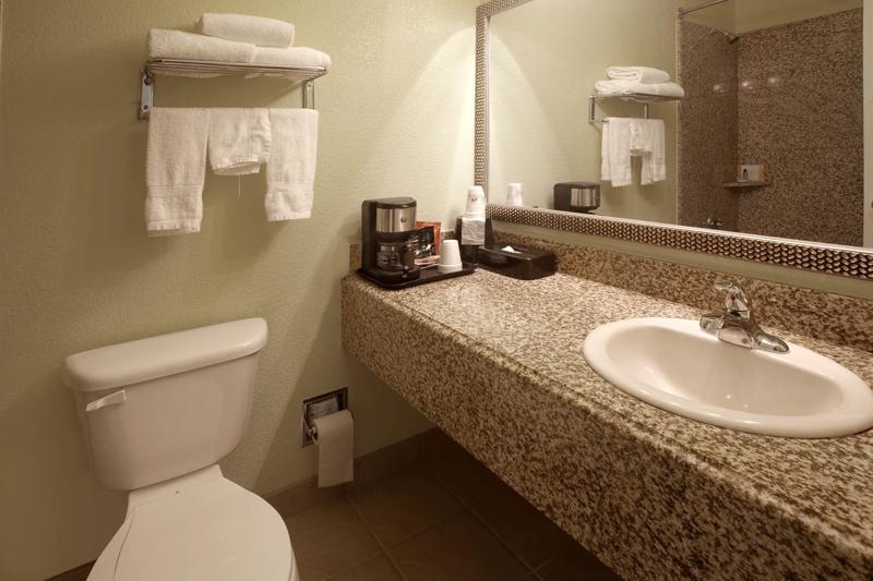 ABVI_Waco_TX1611_OneKingBathroom - 271AF761-8B01-47E8-A02A102CAB29845E