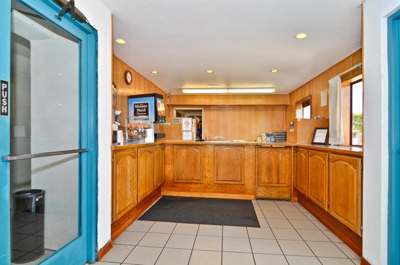 ABVI_NovatoMarinSonomaCA_Lobby_Front Desk - 27496B35-8FFA-40DE-83A026ED839E8013