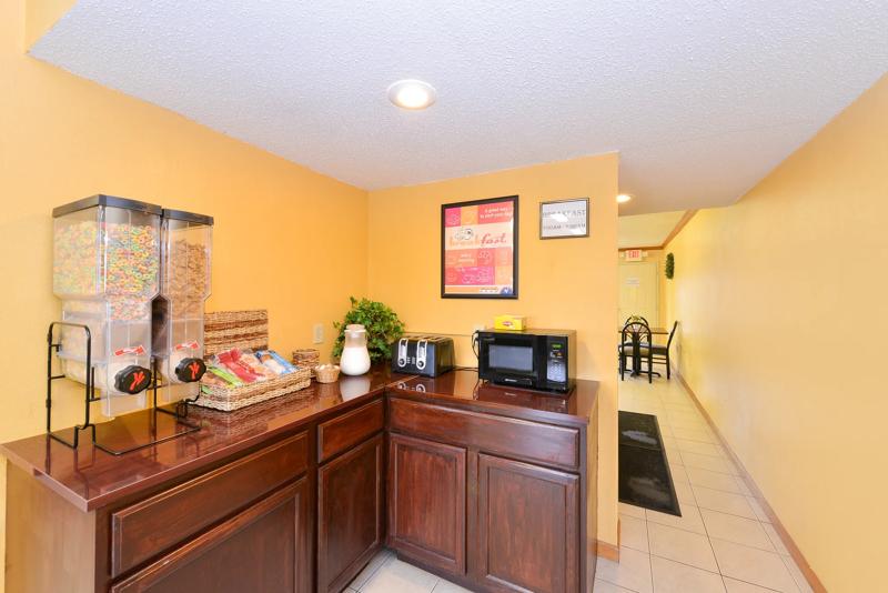 ABVI_MaumeeToledoOH_Dining_Breakfast Area_Buffet - 2755D087-9127-4598-8AA13873797F0F66