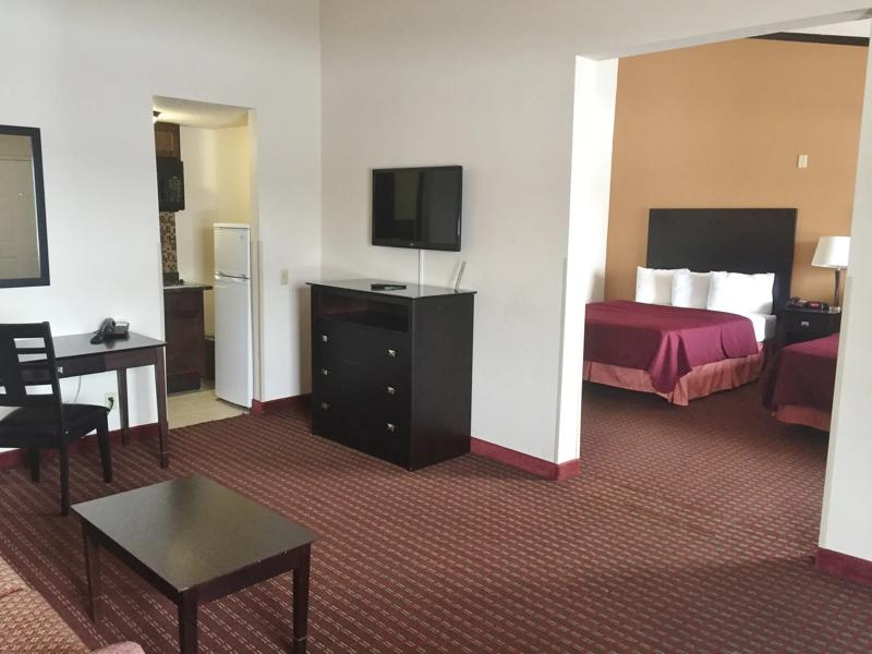 ABVI_RomulusDetroitAirportMI_GuestRooms_Two Queens with Kitchenette_Room Amenities - 278B9EED-C902-46BD-8B5636E44B3879AB