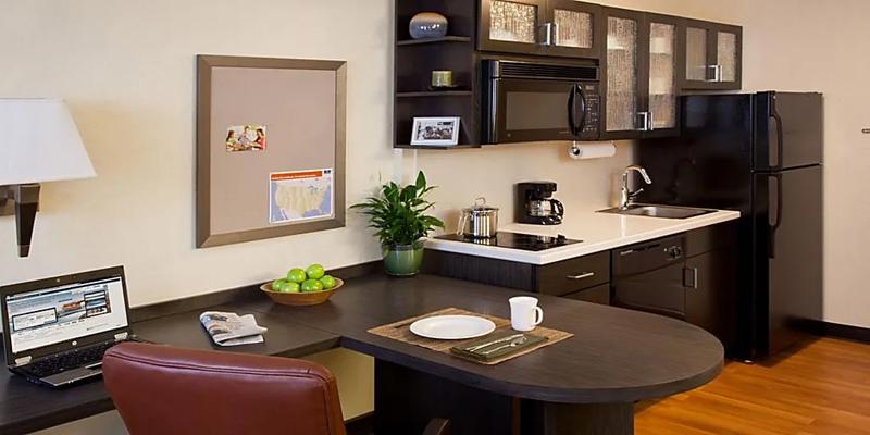 SIM_Brand_GuestRooms_Work Area - 278EA03B-4DEB-42E8-93FFFEEB2C1A6028