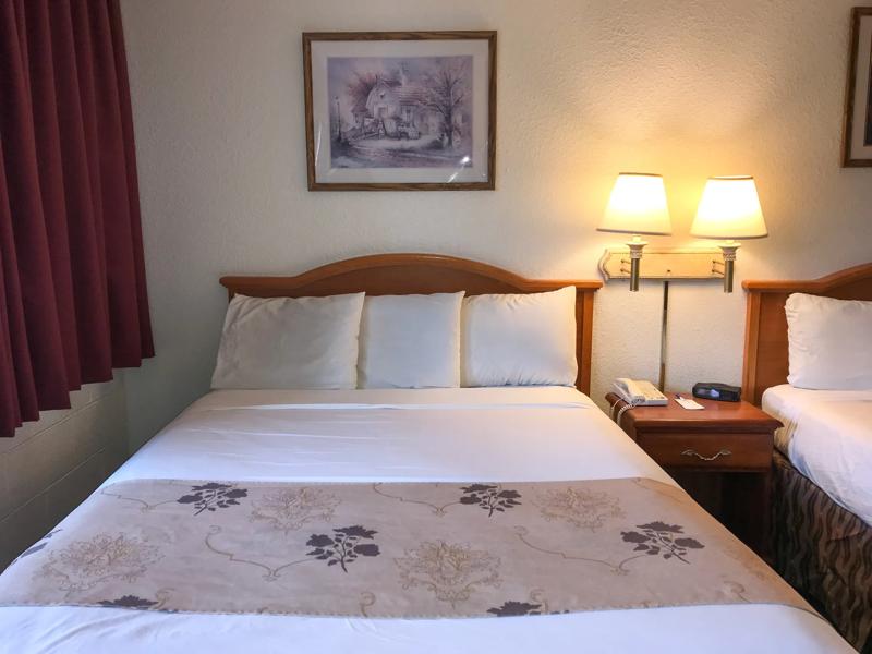 ABVI_PendletonOR_GuestRooms_Two Queens_Bed Details_Left - 27AD386E-BED0-44B0-939AF6DF5E9D96B5