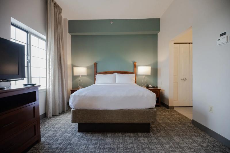 SES_BatonRouge_GuestRoom_34 - 2893F372-4A3E-46C3-82F2541B80526287