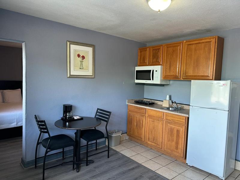ABVI_GrovesPortArthurTX_GuestRooms_Two Queens with Kitchenette_Kitchenette - 28AD9F90-D29D-489D-B20B953A716D9008