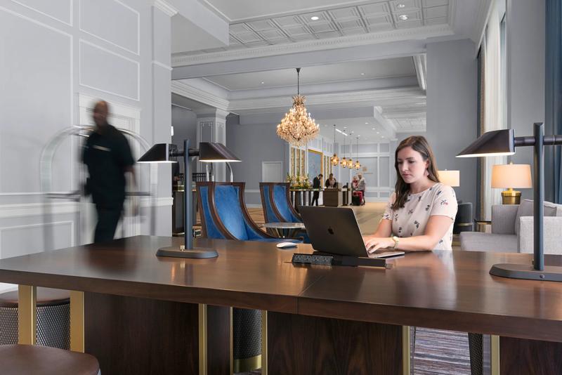 TRS_ChaseParkPlaza_Lobby_Workspace_Lifestyle - 28CA5A31-D89C-41D7-945FEC50E50591C4
