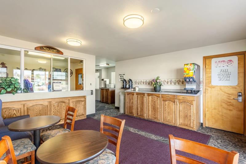 ABVI_BurnsOR_Dining_Breakfast Area - 29218EEB-DC29-4FEA-88E993DDC8BD4E72