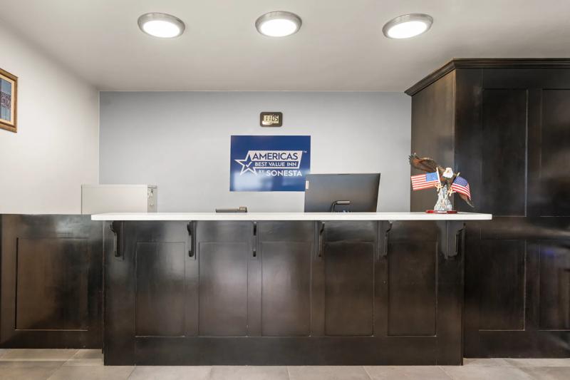 ABVI_Pecos_TX10007_Front-Desk-1 - 292AA51C-FC34-4D7F-80BF10F8ACC924D7
