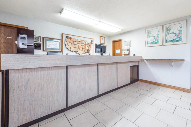 ABVI_ChaunuteKS_Lobby_Front Desk - 297DD319-4A83-435D-B208822F64F7F1F4