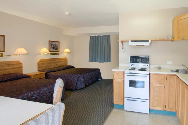 CBVIS_DesertCacheCreek_BC0486_TwoQueenSuite - 298346E3-8A00-43E6-80B4342901E8B41F