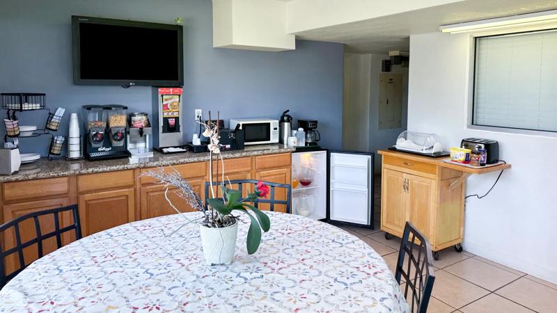 ABVI_GrovesPortArthurTX_Dining_Breakfast Area_Cropped - 29B42975-3162-4DA3-99DB6038A0685DD2