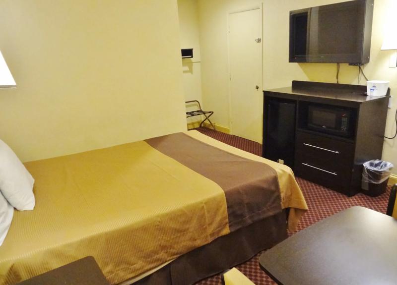 ABVI_GoldsboroNC_GuestRooms_Queen_Room Amenities_Angled - 29C0453B-3681-4D78-946378FA2FD6E902