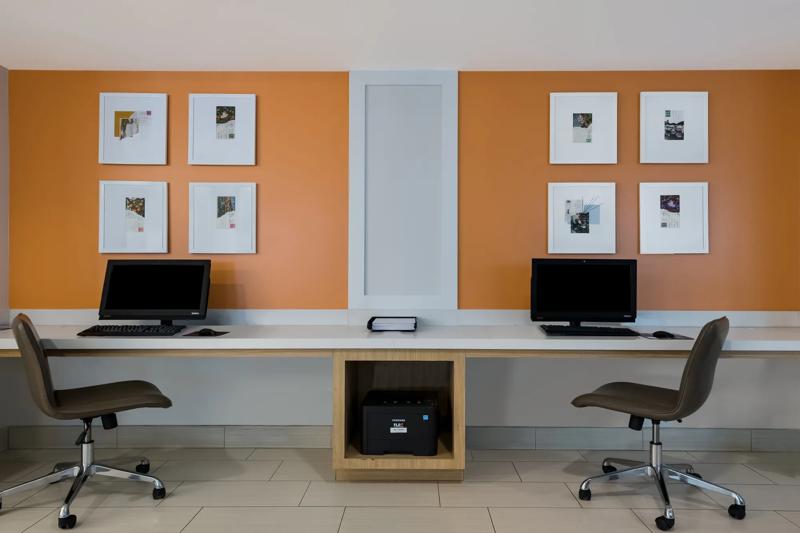 SES_OrlandoInternationalDrive_Amenity_BusinessCenter - 2A05EDA3-C58A-4AF8-98FB8BC67EC1F532