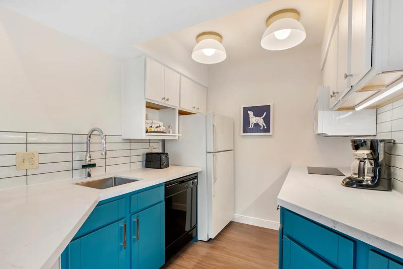 SES_DullesAirport_One Bedroom Suite - King - Kitchen