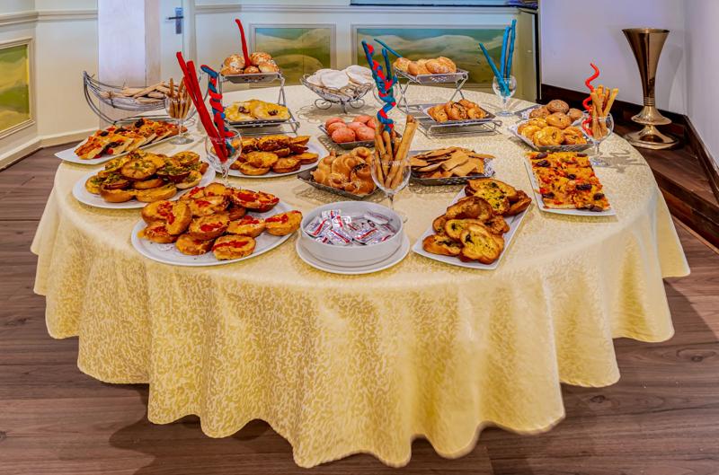 Dining & Entertainment