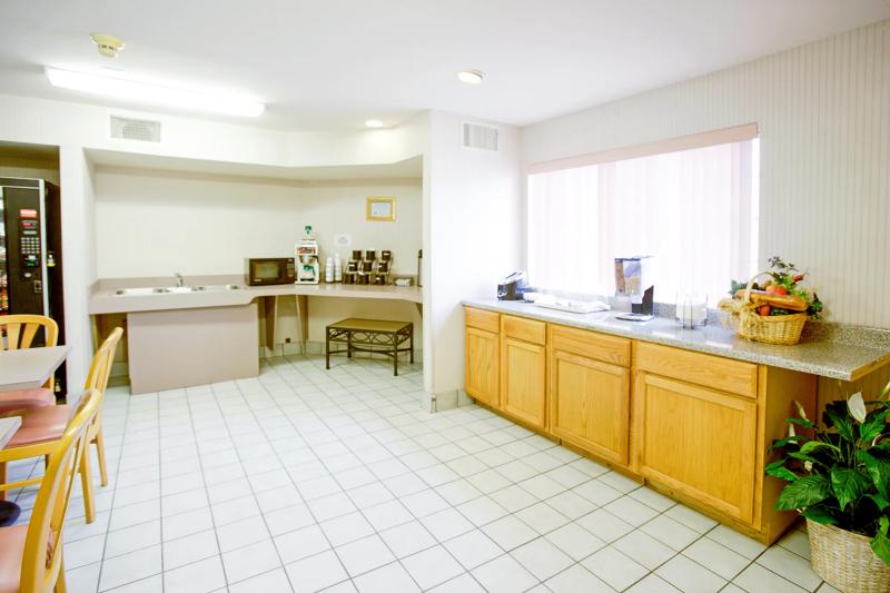 ABVI_AddisonDallasTX_Dining_Breakfast Area - 2B26A56A-CFCD-4E25-A853D374C7EF62A2