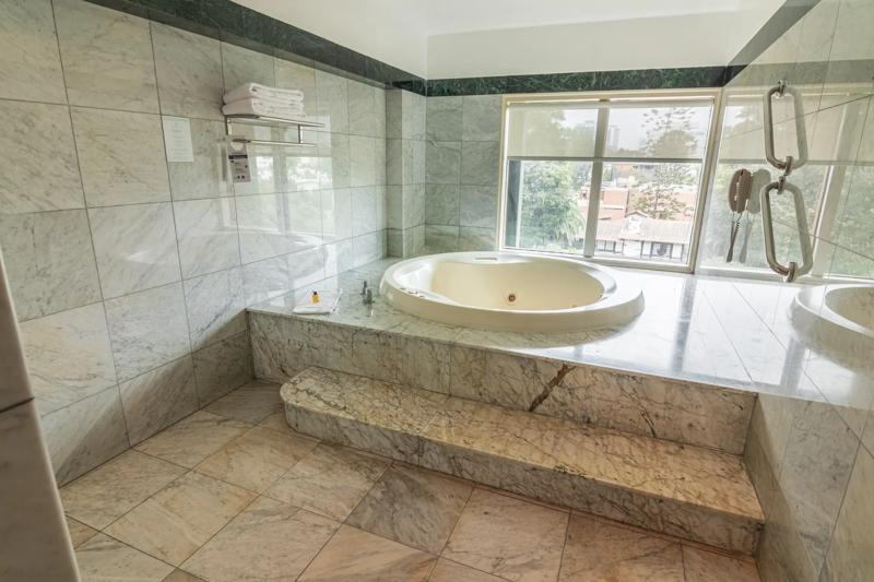 SHR_ElOlivarLima_GuestRoom_SuitePresidencial_006 - 2B312D2F-A8A1-4184-B3E2BBD471C4D9DC