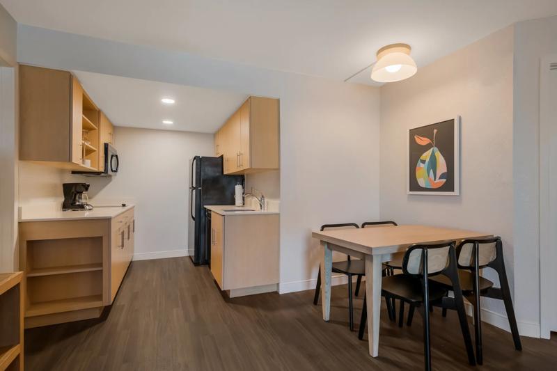 SES_OrlandoInternationalDrive_GuestRoom_Living_Room_2 - 2B31C3AF-7AF0-4DC1-BF3AC849DEAE1ECF