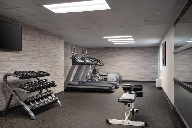 SEL_PhoenixCamelback_Amenity_FitnessCenter - 2B32022A-74B3-41B8-8A787E3D2EF9364A