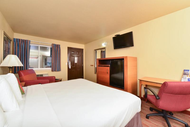 ABVI_LakewoodTacomaS_WA2006_OneQueenBed - 2B515324-BA82-4772-A12B2DC03BDB1FA1