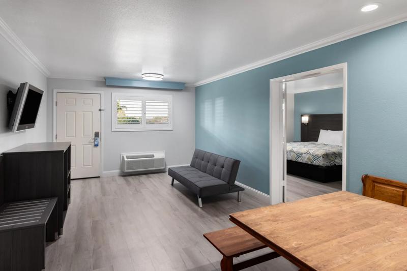 RLIS_Lemoore_Guest Room - 2B59C154-9511-448D-8AA492C2A8481ACF