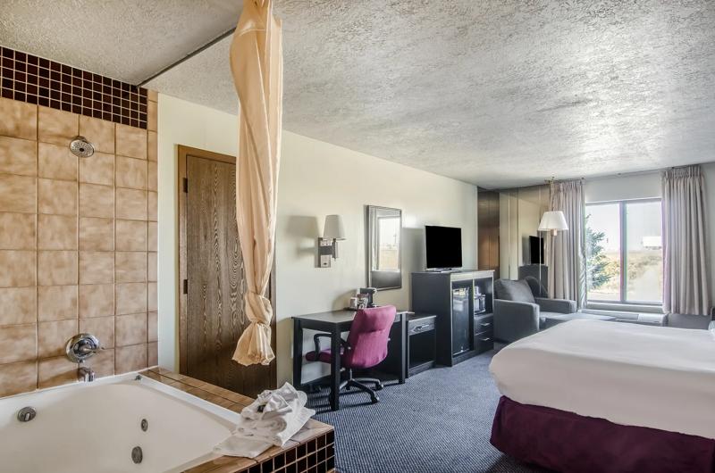 ABVI_FtCollinsECO_GuestRooms_King with Jetted Tub_Room Amenities - 2BAA6F34-F82D-4B63-B0256858EA058D17