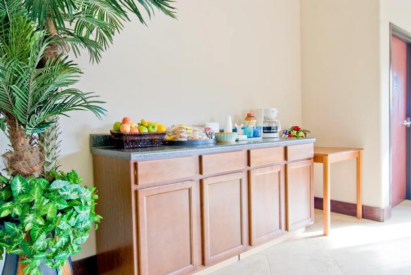ABVI_DeRidderLA_Dining_Breakfast Area - 2BE7BD8C-545B-44A4-BDC4AD6CE64FE612