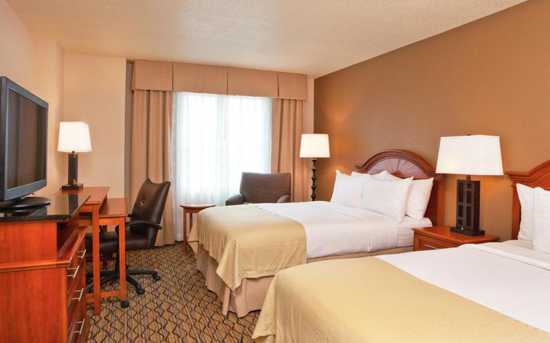 SHR_AtlantaAirportSouth_GuestRooms_Two Doubles_Room - 2CC2CFA6-3C8A-4135-BE5F677481BF5248