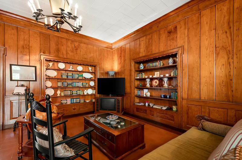 ABVI_HistoricClewistonInnFL_Lobby_Seating - 2CD2763A-154A-4096-917F734E8A40F262