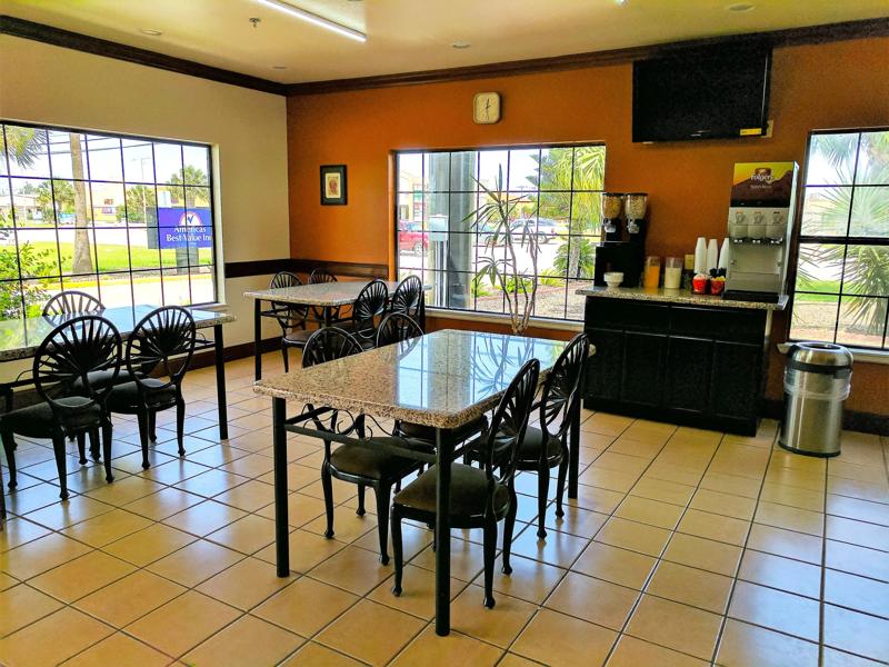 ABVI_BrownsvilleTX_Dining_Breakfast Area_Seating - 2D0D33F2-BBF9-4A55-BCE544C749DE99EC