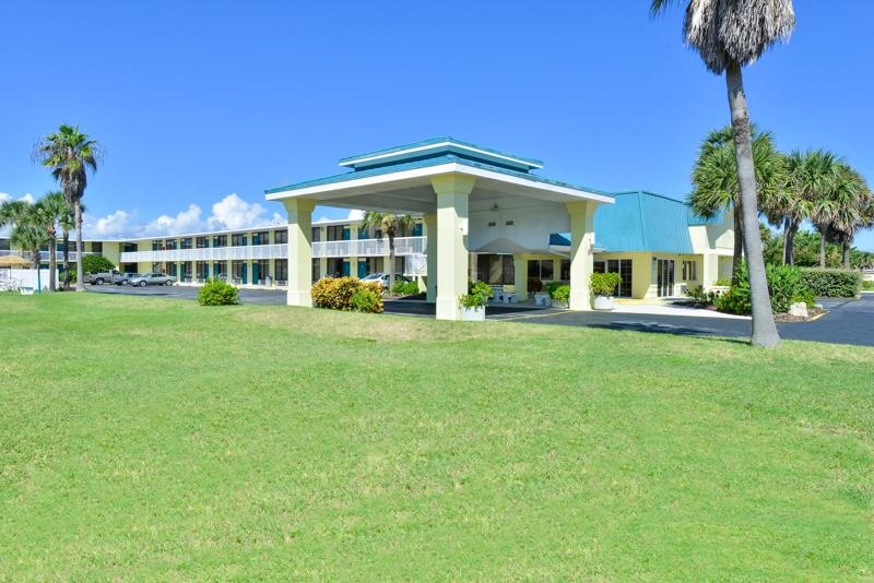 ABVI_SatelliteBeachMelbourneFL_Exterior_Porte Cochere - 2D353E5D-A42F-414E-B0F6CD5EF59D939D