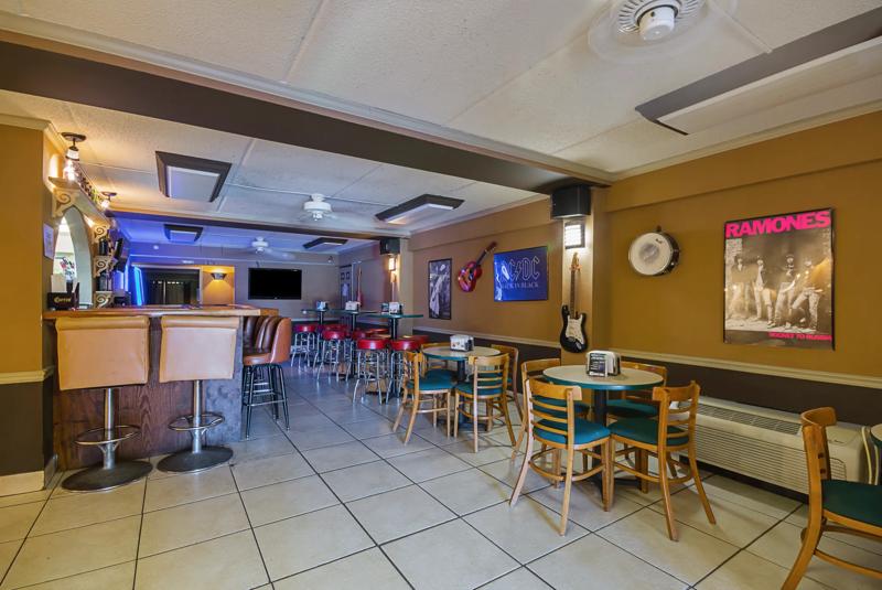 ABVI_MelbourneFL_Dining_Seating - 2D6E8D99-A27B-4922-BC7D58A3DF89C4A2