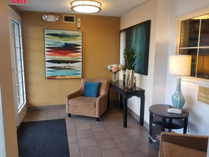 SIM_DallasGalleria_Lobby_Seating - 2D815E63-032A-4E6E-B0B82D720DF0A9EA