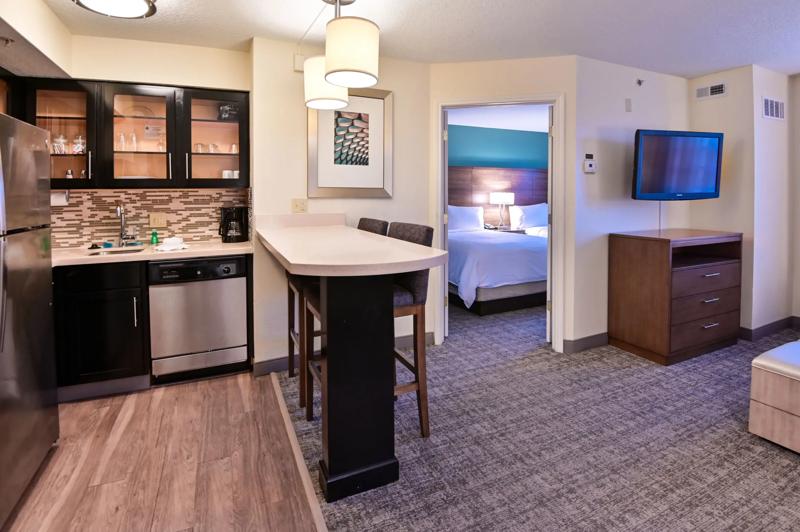 SES_FortLauderdalePlantation_GuestRoom_15 - 2D9F638C-D708-429B-85D68F14A84A72CC