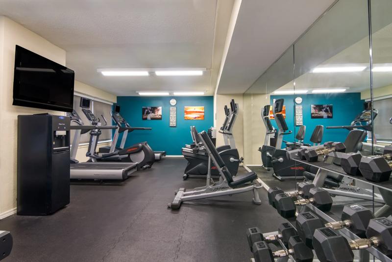 SES_ChicagoDowntownMagMile_Amenity_FitnessCenter - 2DDF7950-39DE-4CED-9166033F18A85381