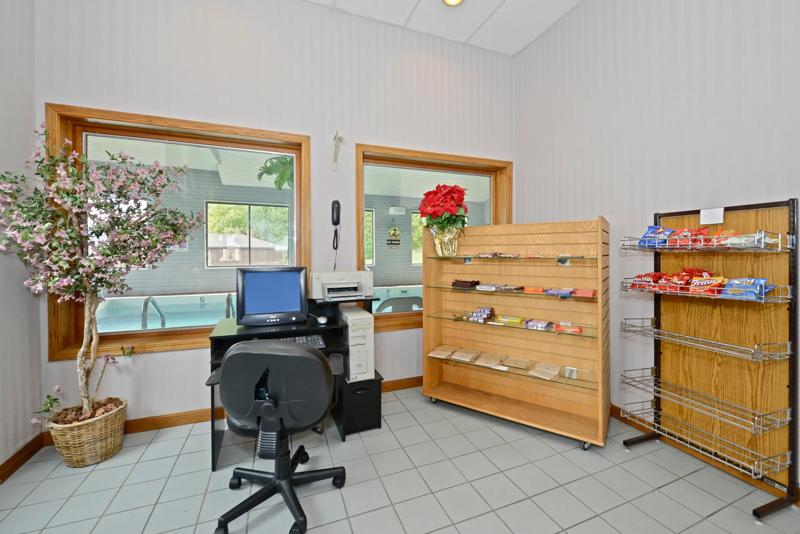 ABVI_StIgnaceMI_Amenities_Business Center - 2E17A33D-CF7C-4E11-90DD9DE790479A99