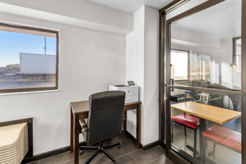 ABVI_KansasCityEIndependenceMO_Amenities_Business Center - 2E1D91F4-8DB6-4C7A-9B14272219419F0B