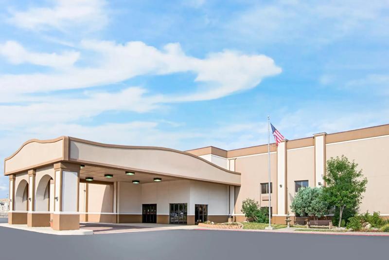 RLH_Gillette_exterior_day_1 - 2E273971-CBDF-4F38-B6724D8E285D3DC6